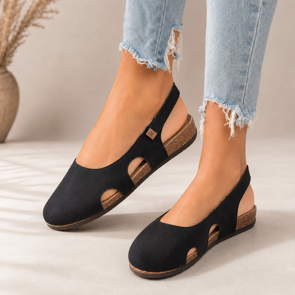 Lorenae | Sandalias cerradas para mujer con diseño cómodo y tira trasera