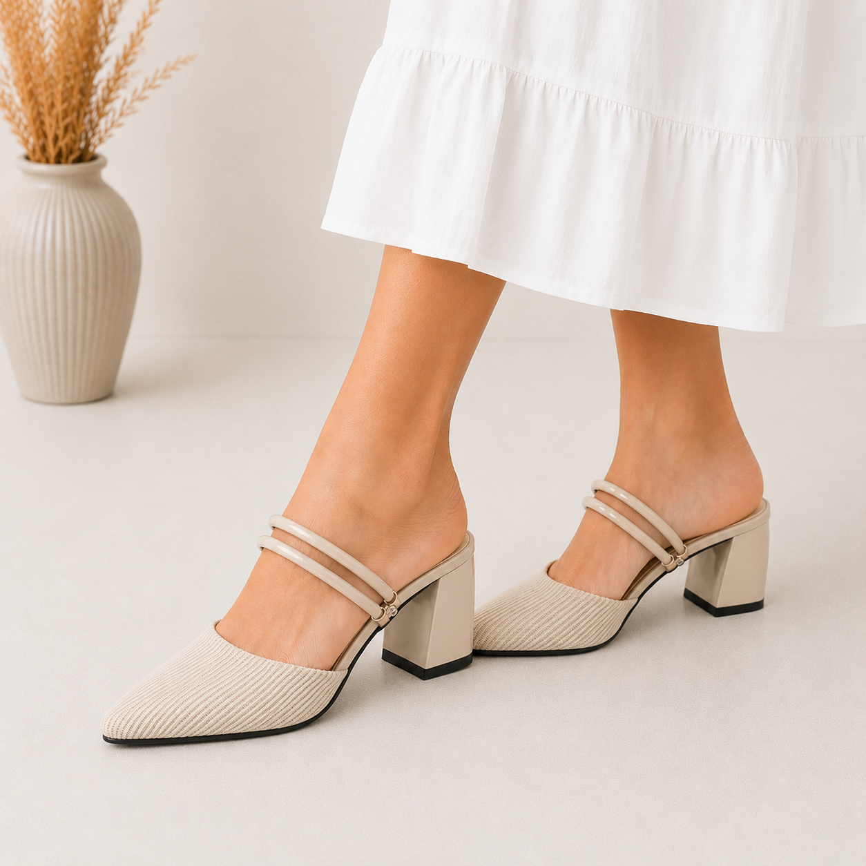 Sandalias de tacón alto con cinturones femeninos