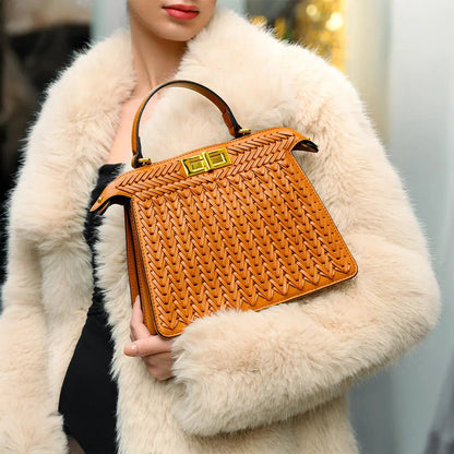 Bolso Estelle de Cuero Trenzado – Cierre Dorado Elegante