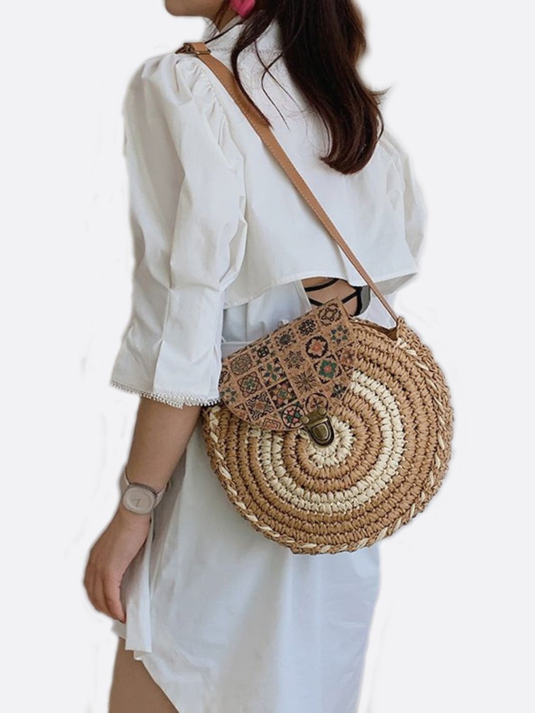 Bolso Redondo de Paja con Solapa Étnica